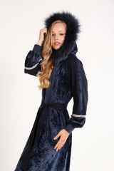 Yakası Kürklü Kadife Elbise