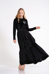 Длинное бархатное платье с вышивкой