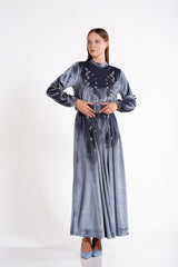 Бархатное платье с цветочной вышивкой