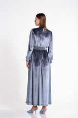 Бархатное платье с цветочной вышивкой