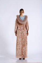 Бархатное пальто с меховым капюшоном