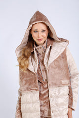 Стеганое пальто с бархатным декором