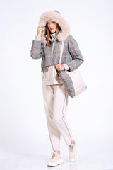 Пальто с меховой деталью на воротнике