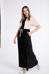 Футболка с бархатным декором и лазерным узором спереди