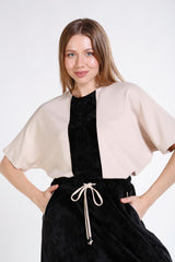 Футболка с бархатным декором и лазерным узором спереди