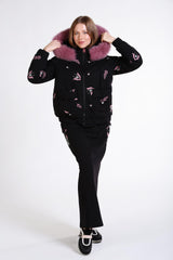 Пальто с наполнителем из волокна, меховым капюшоном и вышивкой