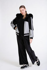 Пальто с меховым капюшоном и бархатной деталью гарни