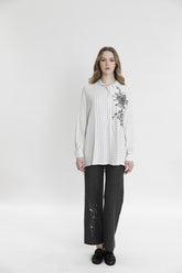 Paçası Pullu Nakış Detaylı Pantolon