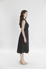 Платье без рукавов с вышивкой пайетками