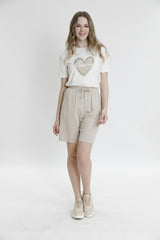 Önü Kalp Nakış Ve Taş Süsleme Detaylı Kısa Kollu Tişört