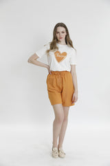 Önü Kalp Nakış Ve Taş Süsleme Detaylı Kısa Kollu Tişört