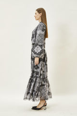 Шифоновое платье с поясом и узором