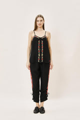 Блузка с цветочной вышивкой