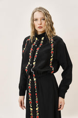 Детальное пальто с цветочной вышивкой