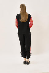 Спереди с рисунком, однотонная ткань сзади, блузка с круглым вырезом и длинными рукавами