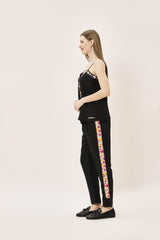 Yanı Desenli Şerit Detaylı Pantolon